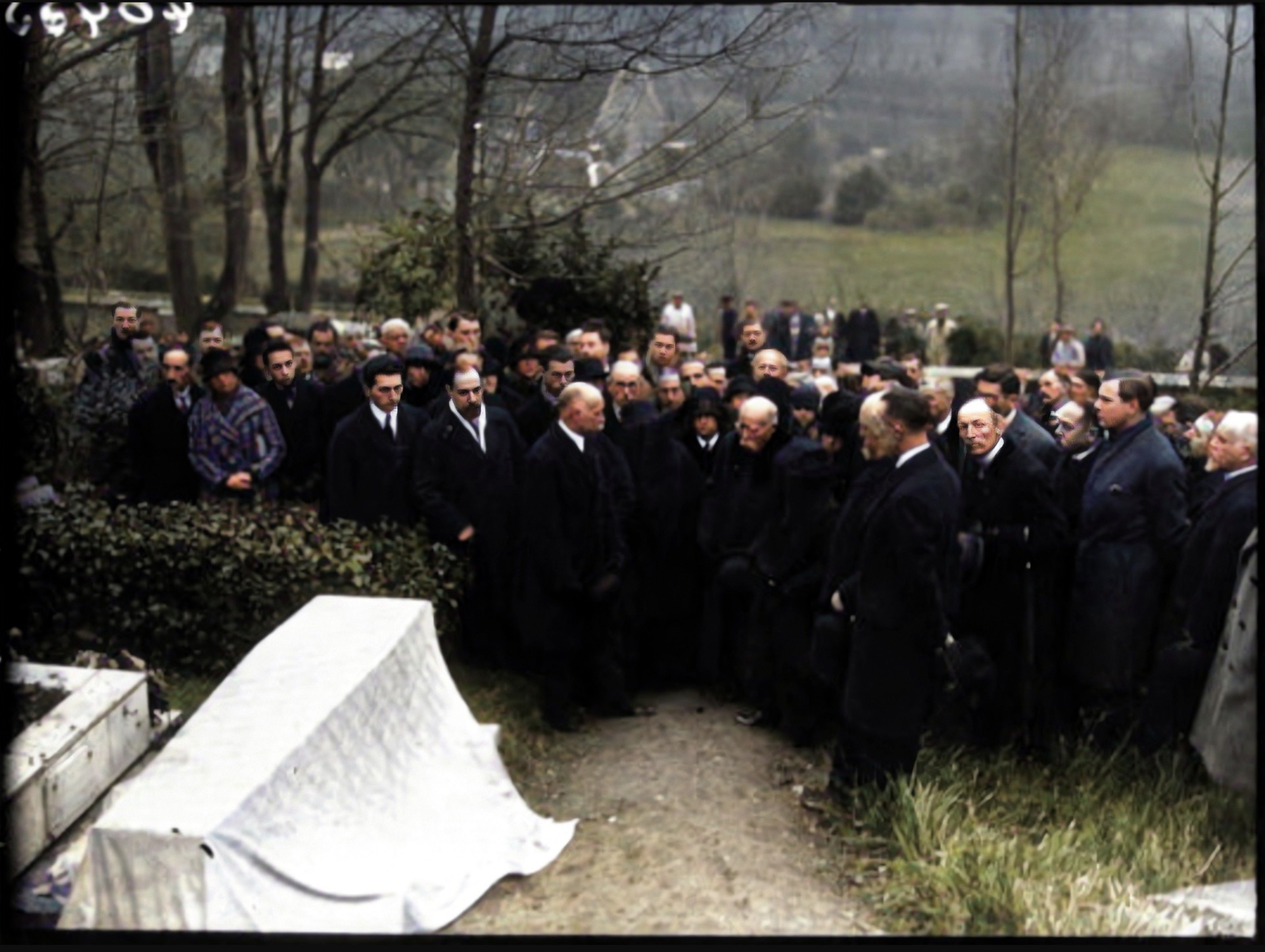 Monet's Funeral - no black over the coffin