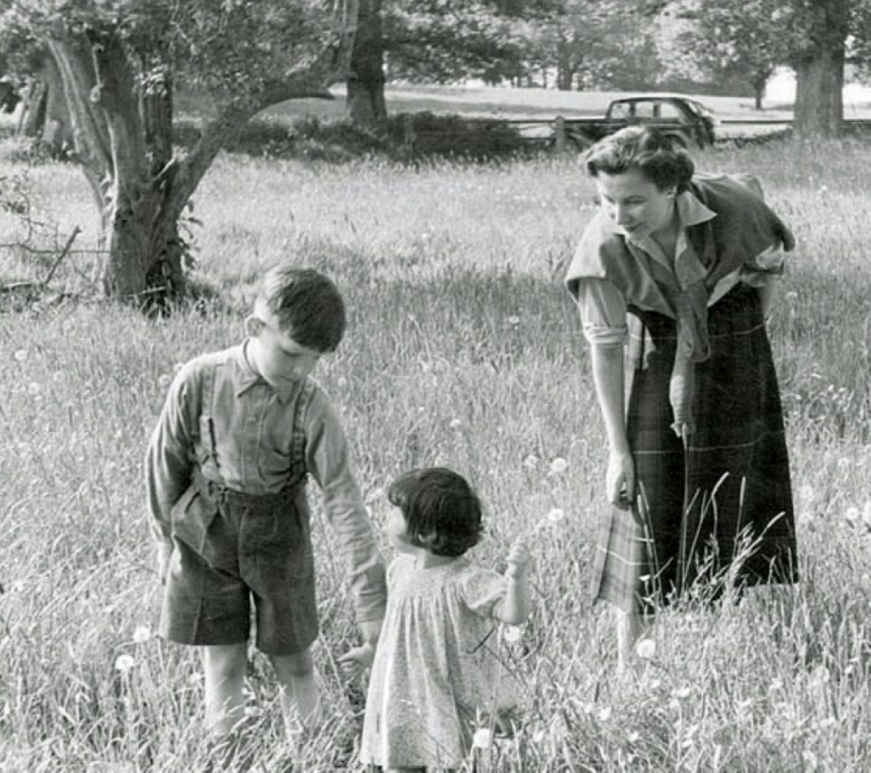 Anne Scott James with her children Max and Clare